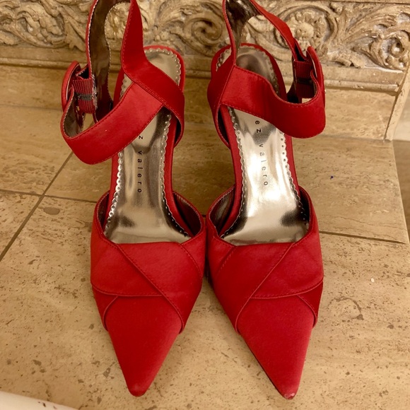 Red heels - Picture 2 of 3